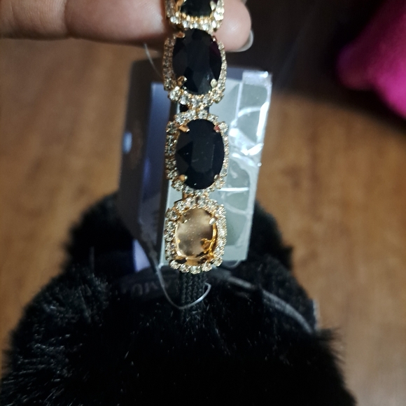 Vince Camuto Ear muffs - Picture 8 of 10